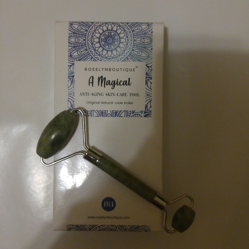 Jade Facial Roller w Gua Sha Scraper Skin Massager